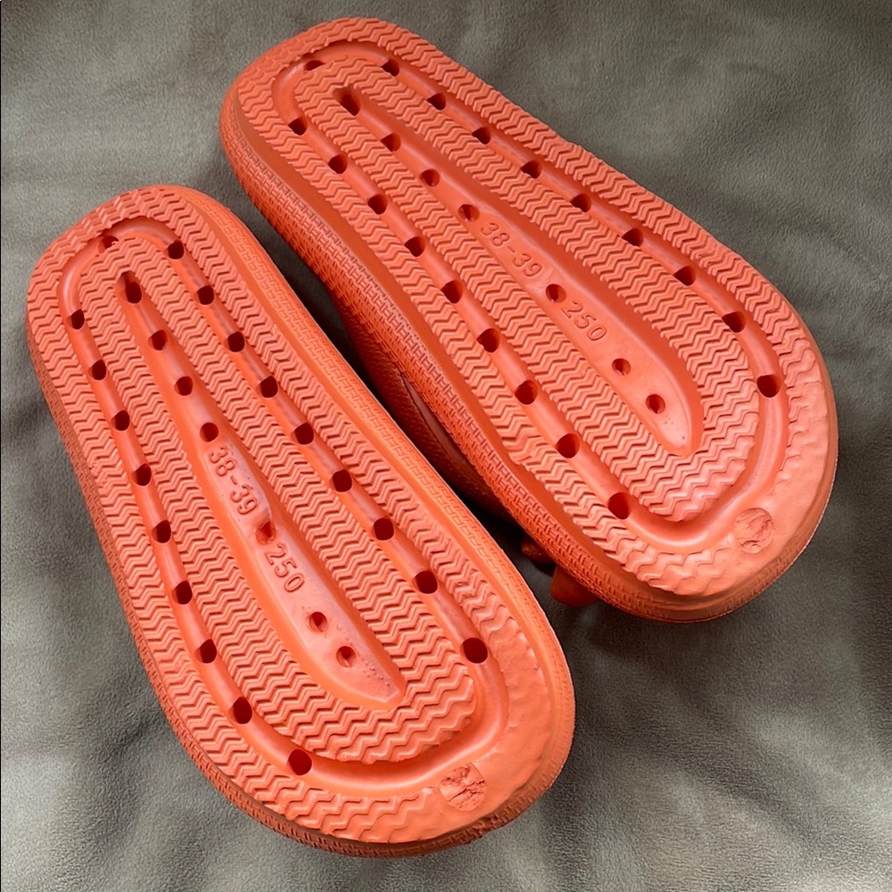 Orange Flower Sandals, new they didn’t quite fit me right, but should fit 7-8 - Picture 3 of 4